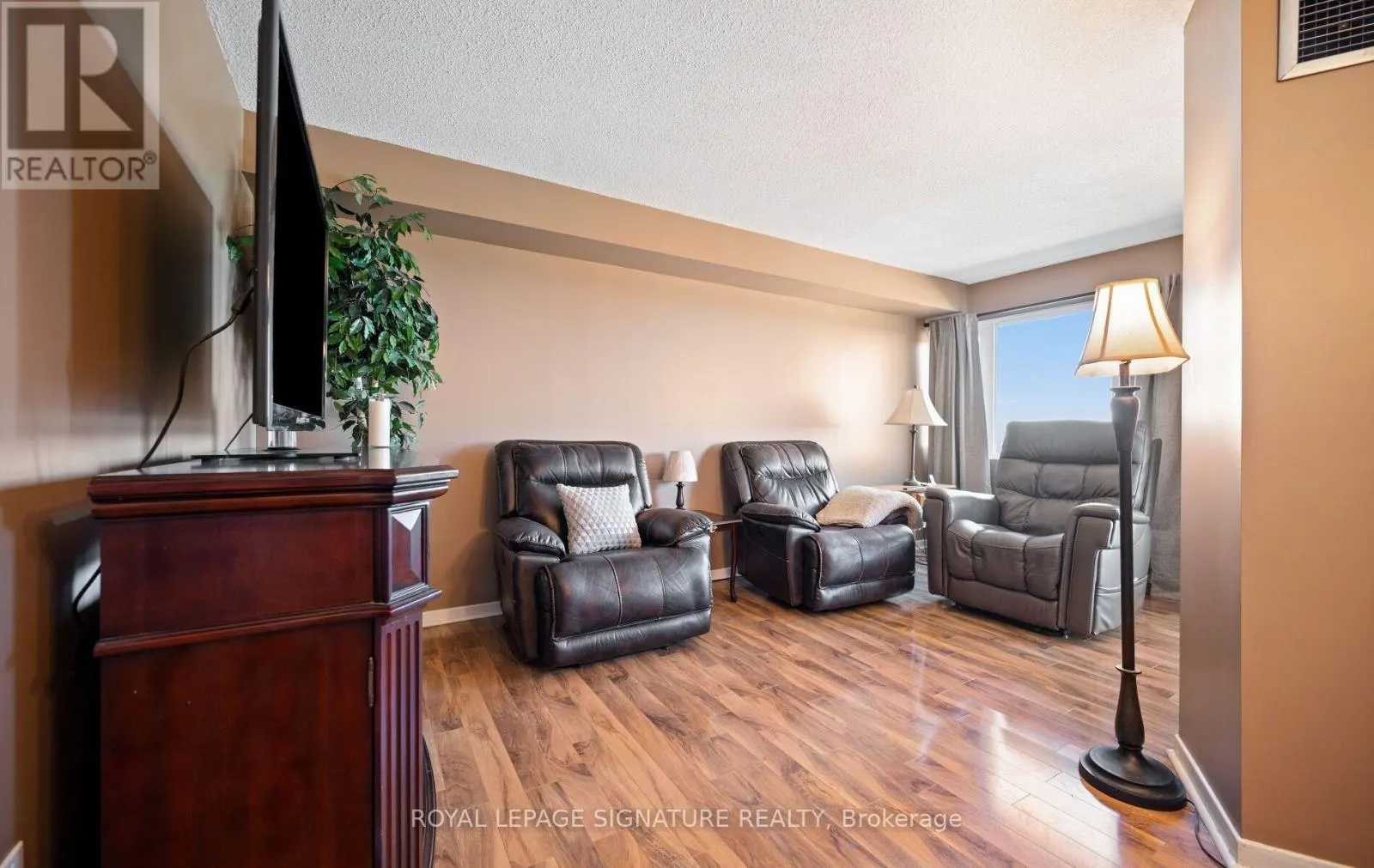 1406 - 1580 MISSISSAUGA VALLEY BOULEVARD