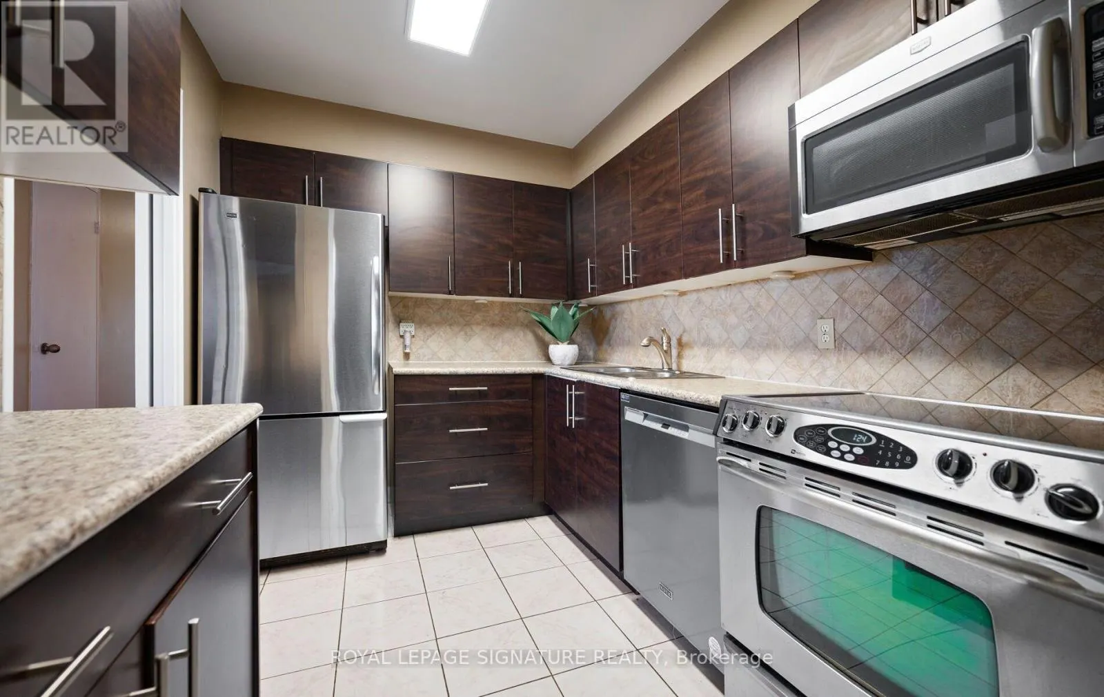 1406 - 1580 MISSISSAUGA VALLEY BOULEVARD