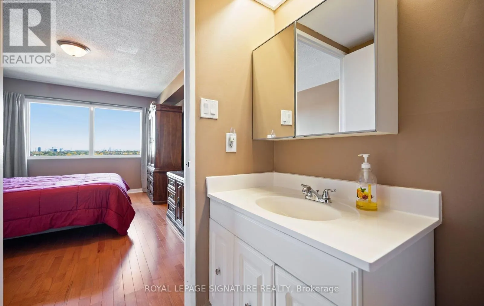 1406 - 1580 MISSISSAUGA VALLEY BOULEVARD