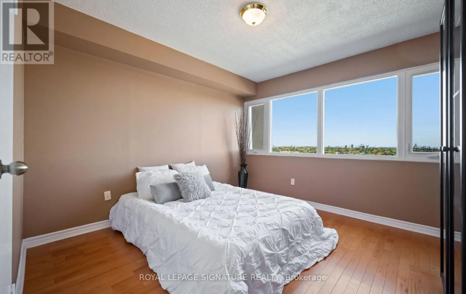 1406 - 1580 MISSISSAUGA VALLEY BOULEVARD