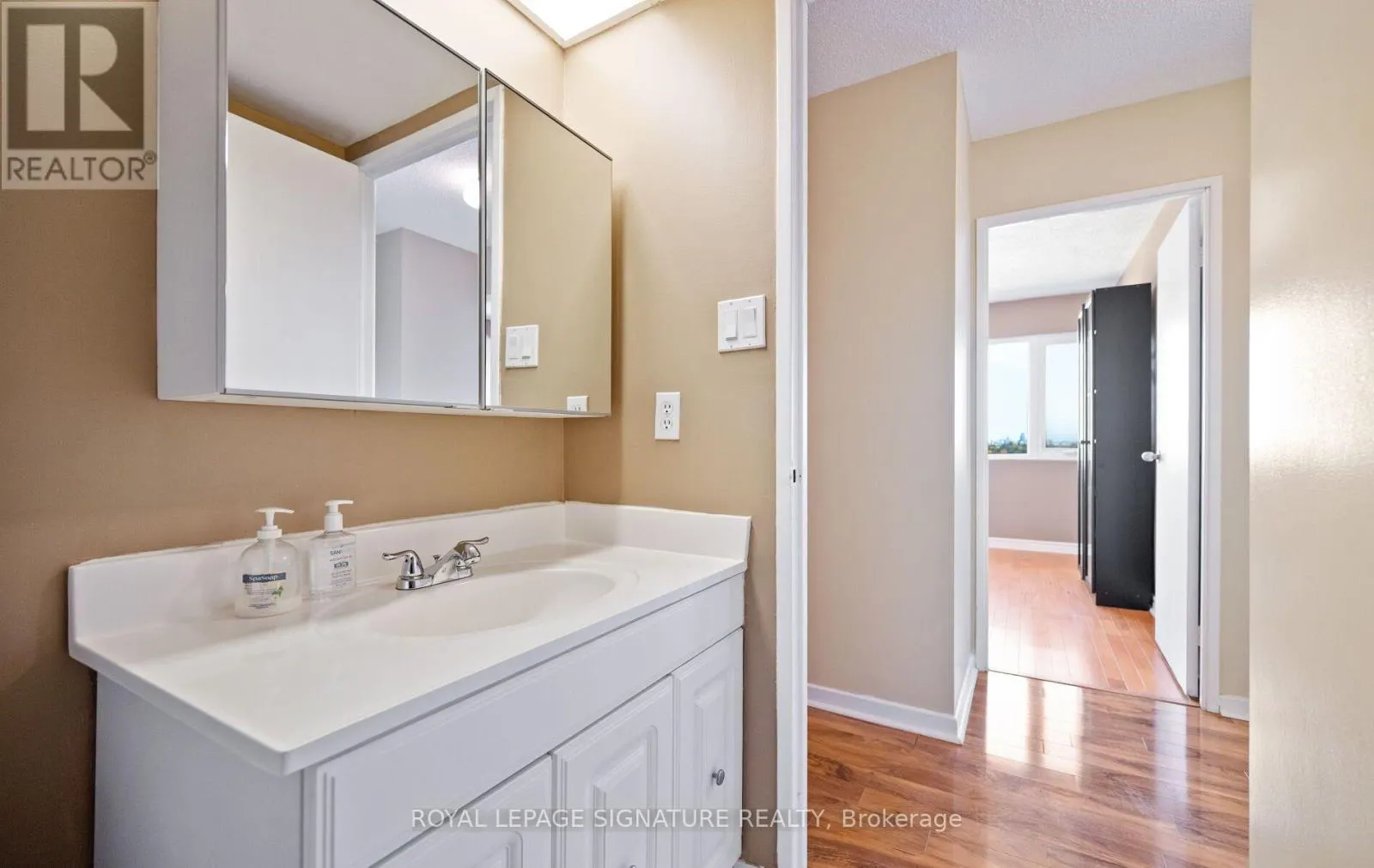 1406 - 1580 MISSISSAUGA VALLEY BOULEVARD