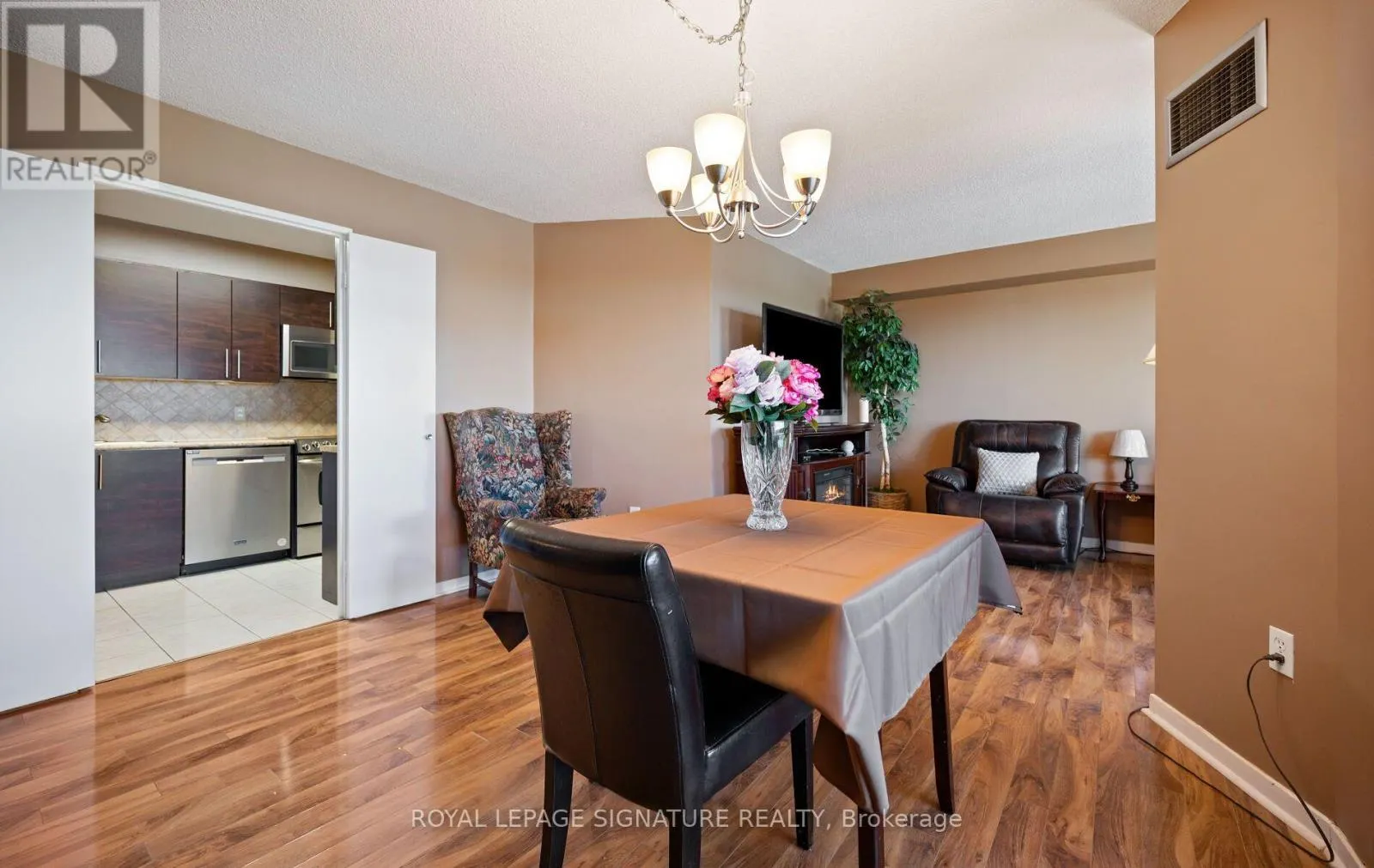 1406 - 1580 MISSISSAUGA VALLEY BOULEVARD