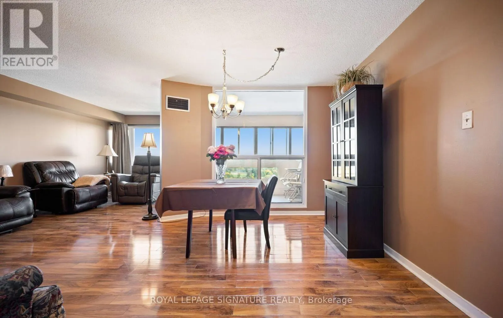 1406 - 1580 MISSISSAUGA VALLEY BOULEVARD