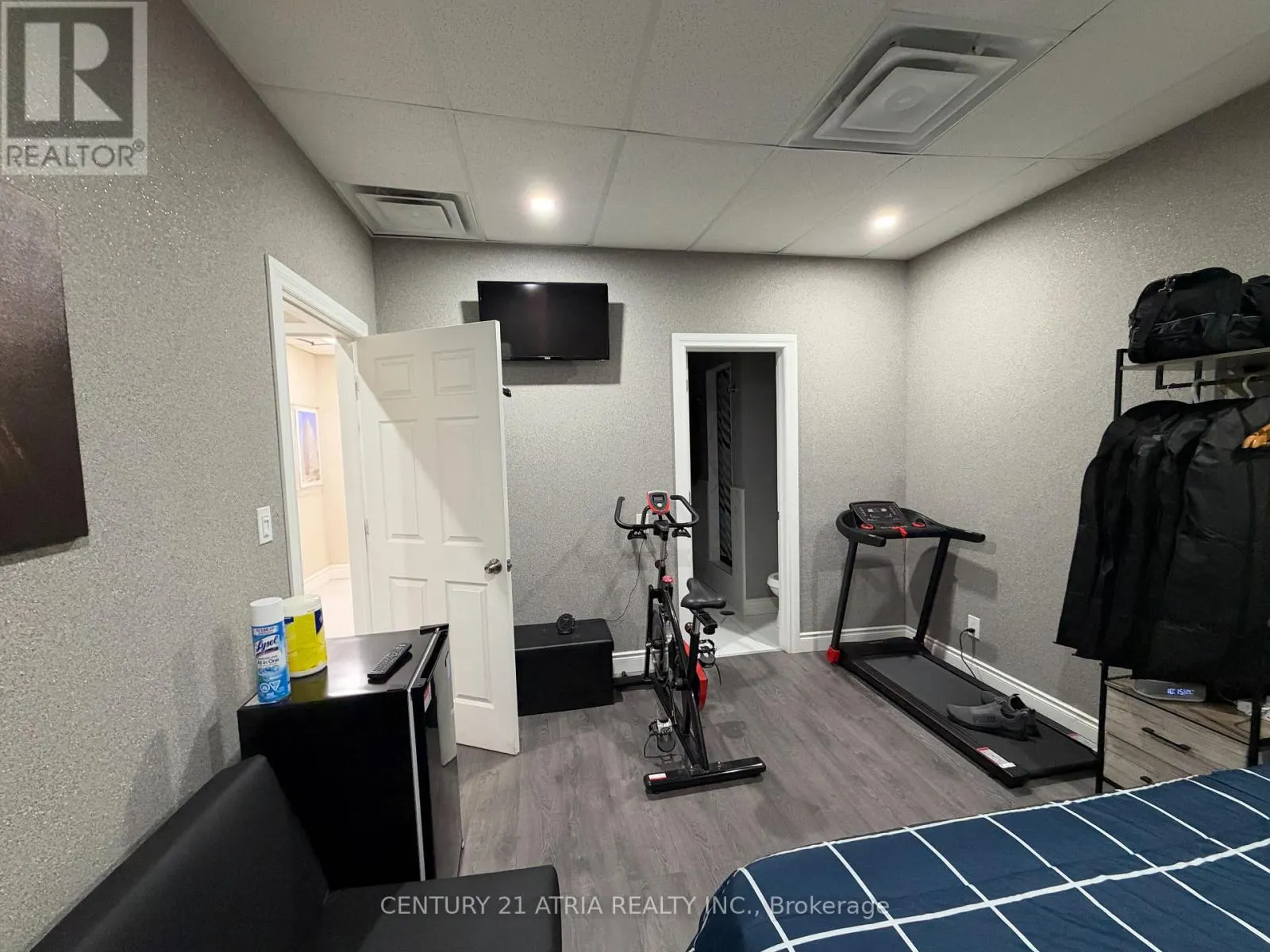 14 - 755 QUEENSWAY