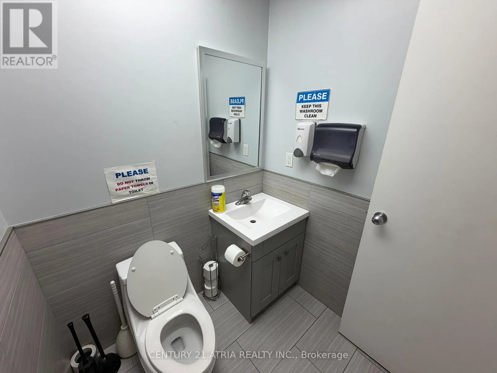 14 - 755 QUEENSWAY