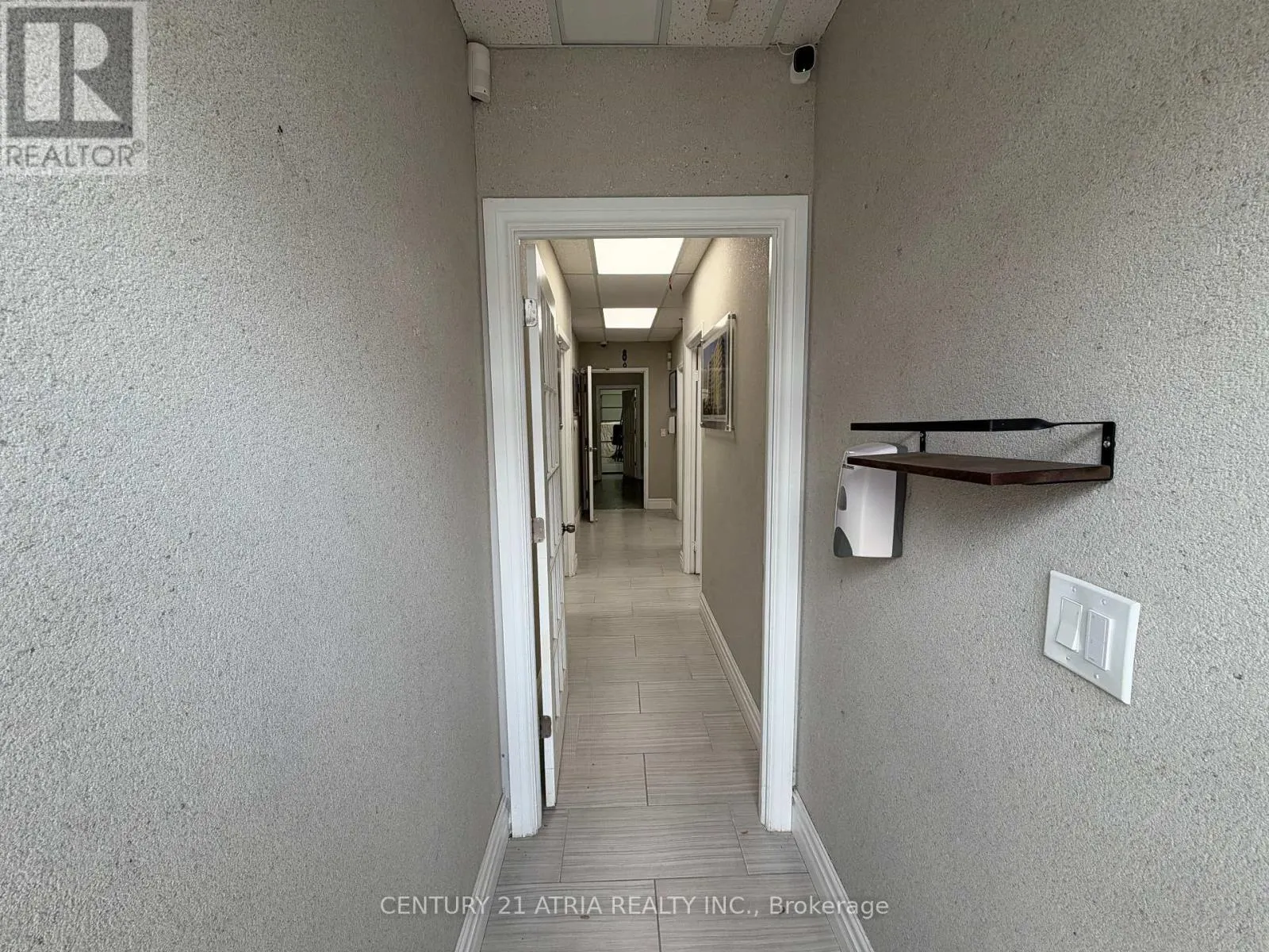 14 - 755 QUEENSWAY