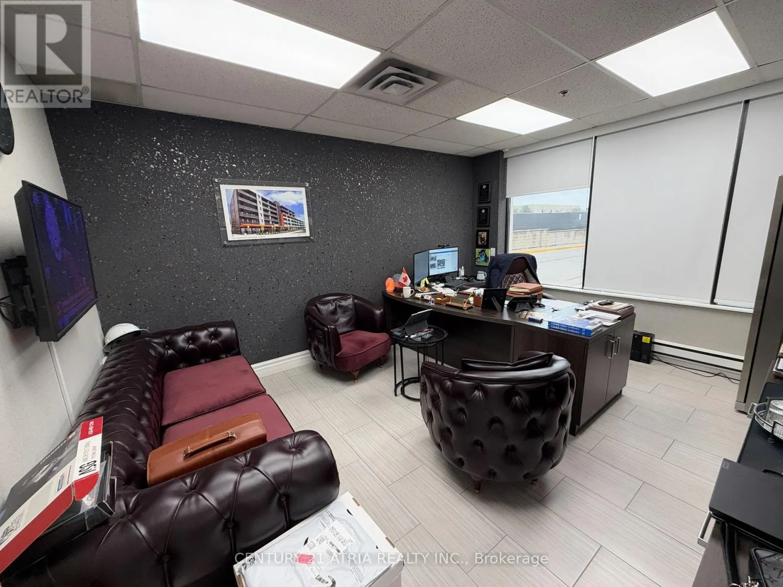 14 - 755 QUEENSWAY