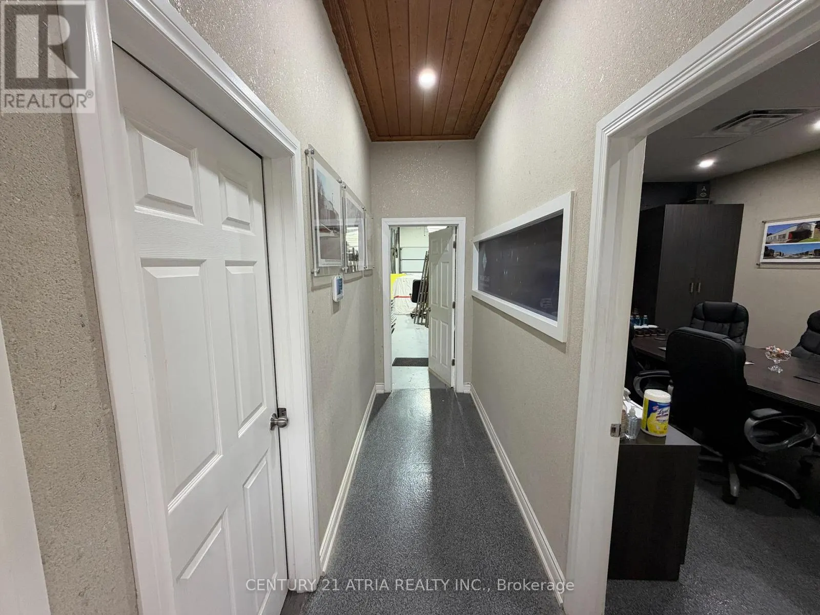 14 - 755 QUEENSWAY