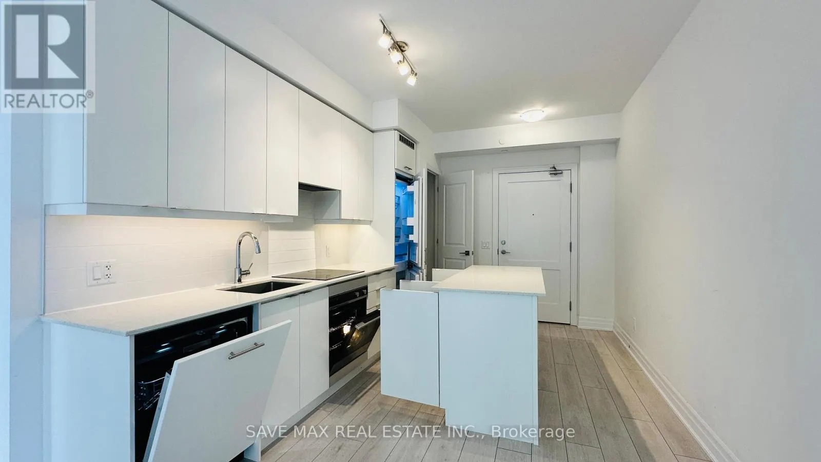 3110 - 30 ELM DRIVE W