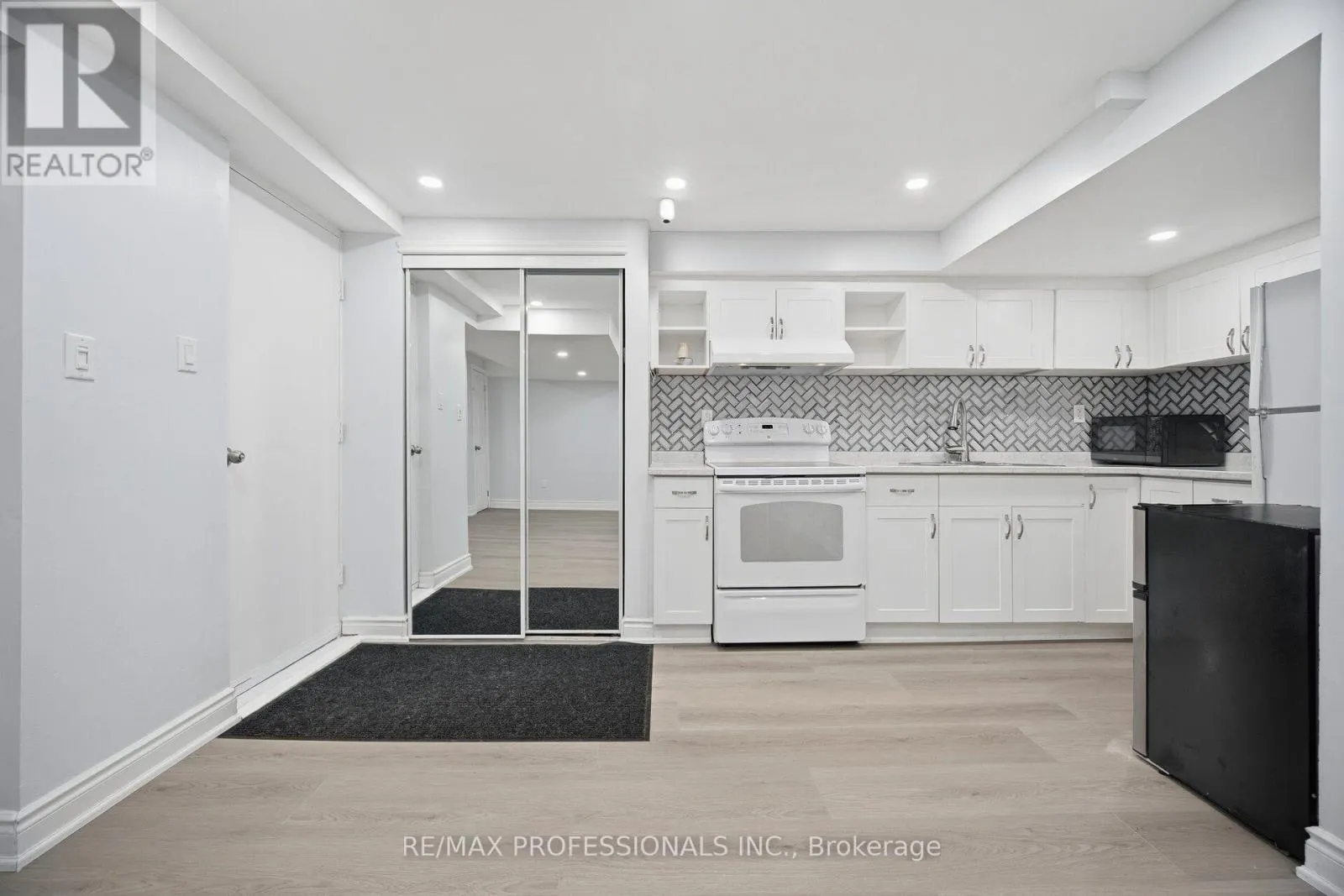 4 MCFADDEN DRIVE