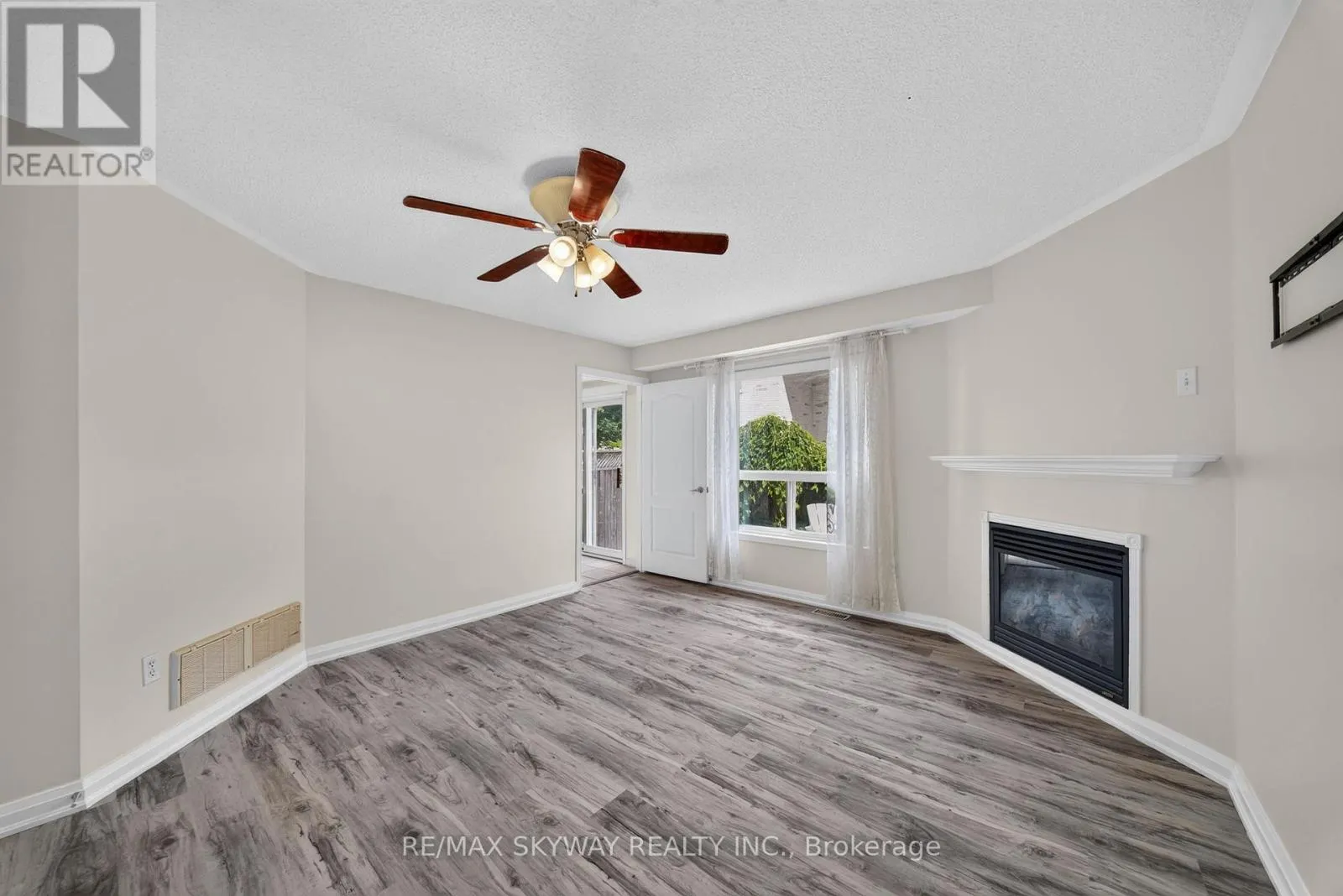 7 MADRONNA GARDENS