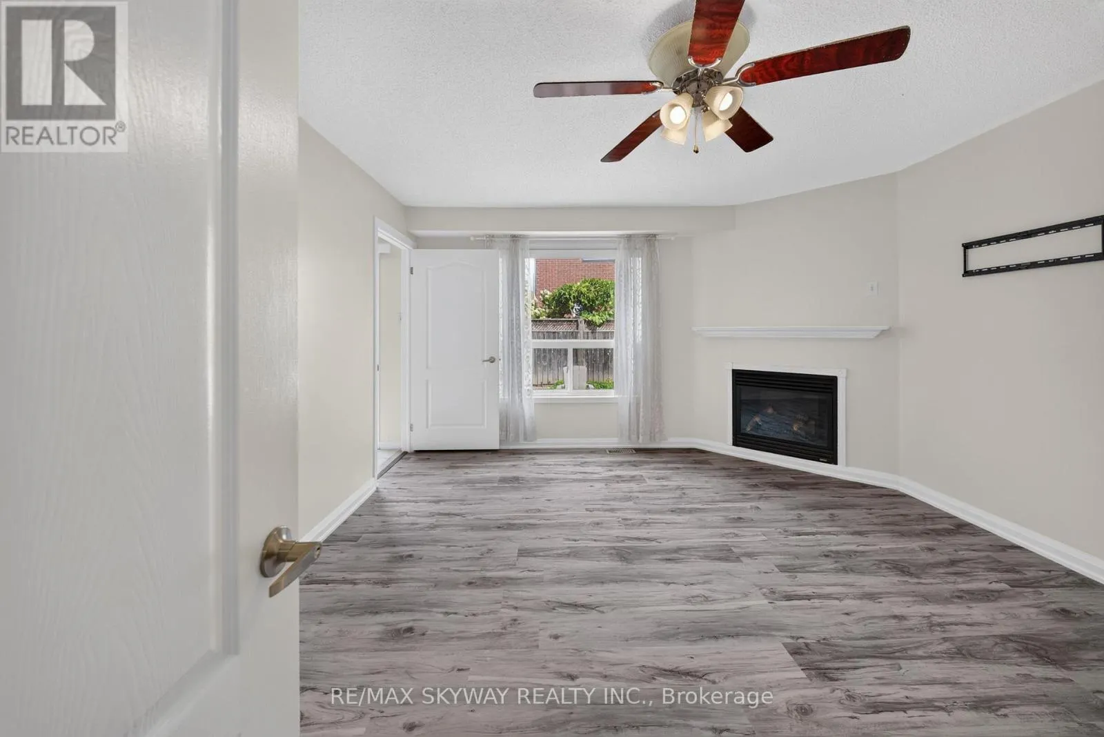 7 MADRONNA GARDENS
