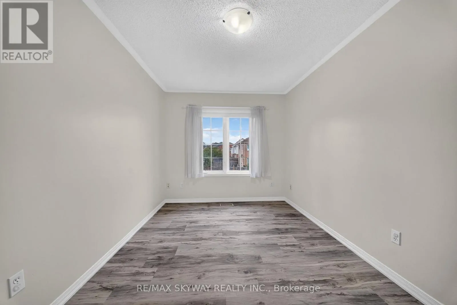 7 MADRONNA GARDENS
