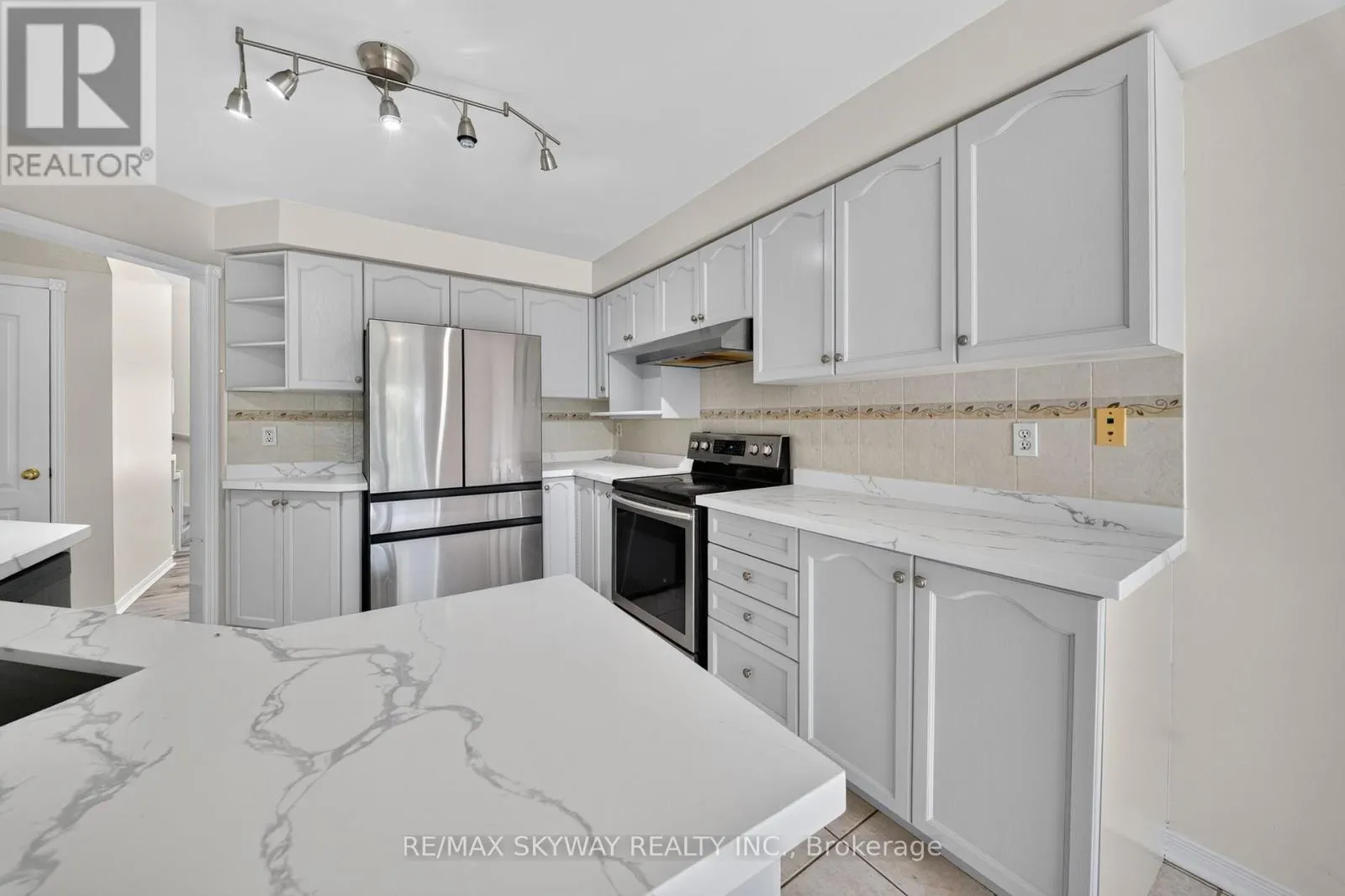 7 MADRONNA GARDENS
