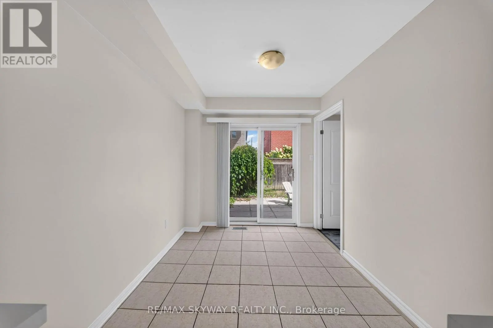 7 MADRONNA GARDENS
