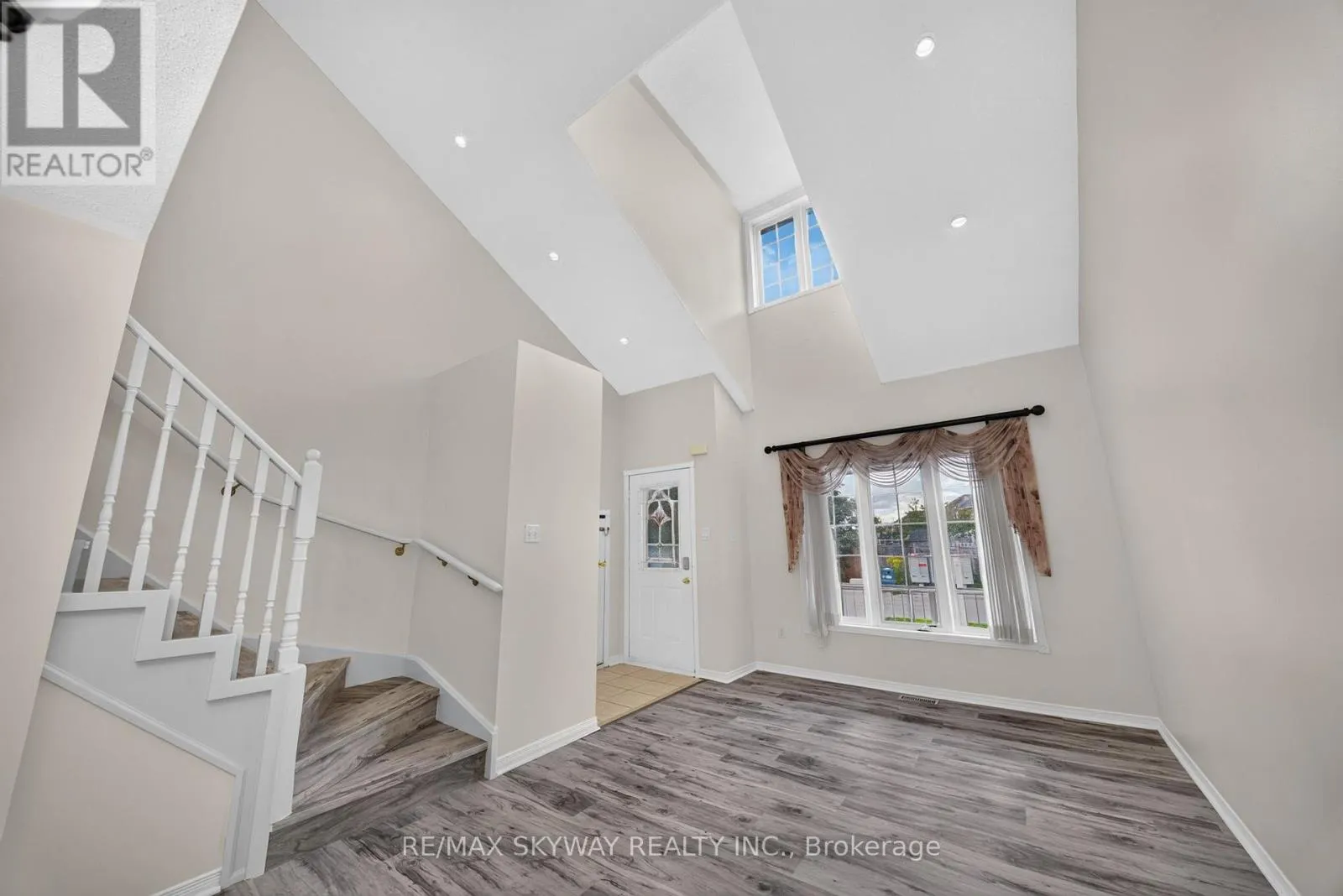 7 MADRONNA GARDENS