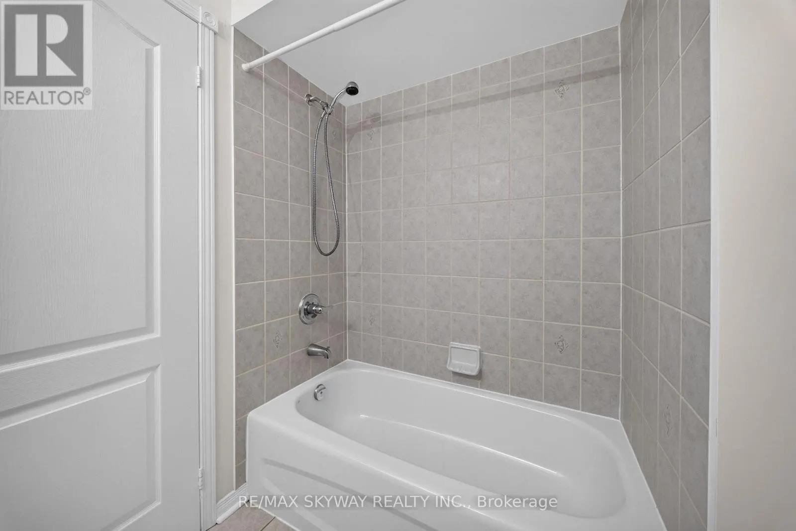 7 MADRONNA GARDENS