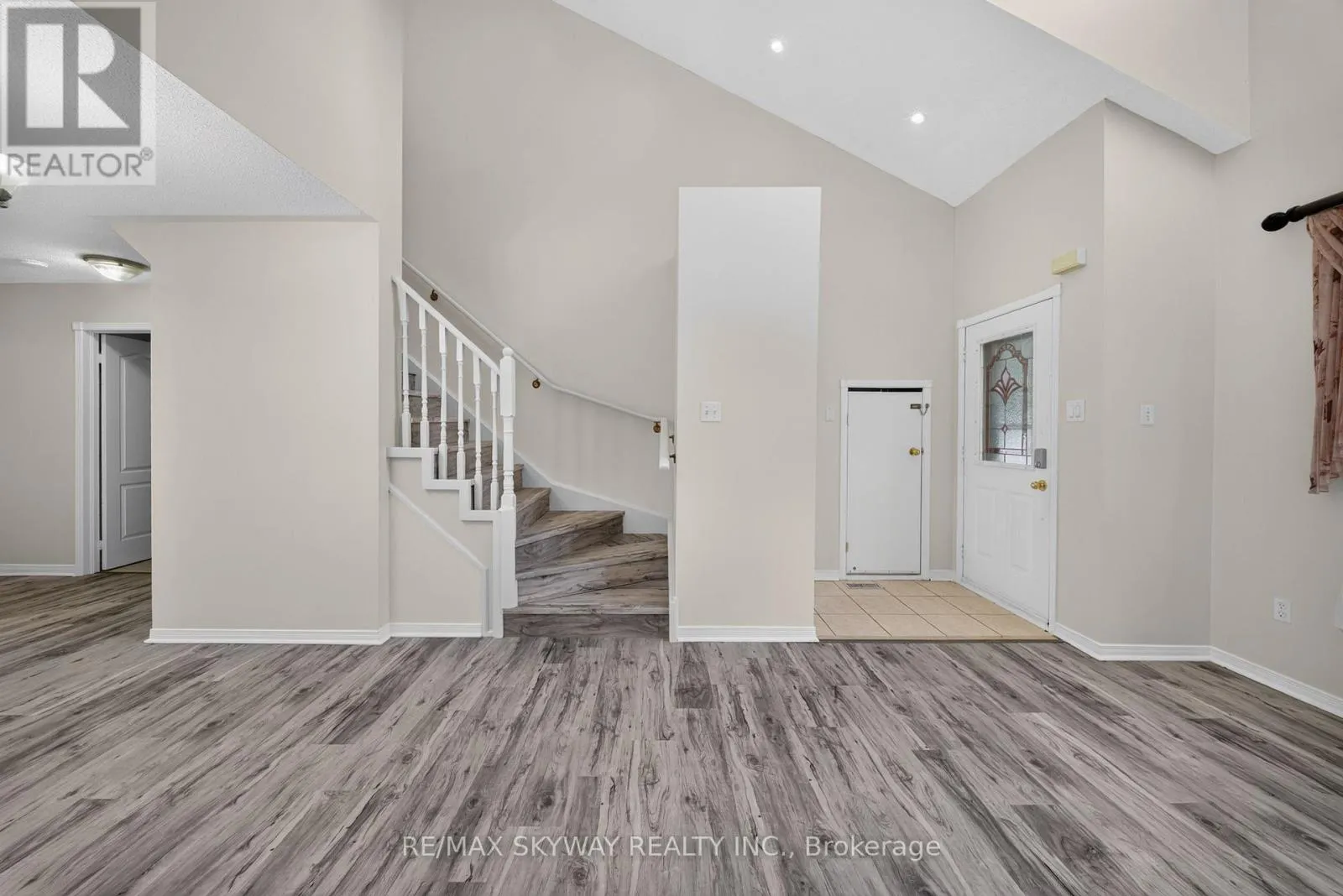 7 MADRONNA GARDENS