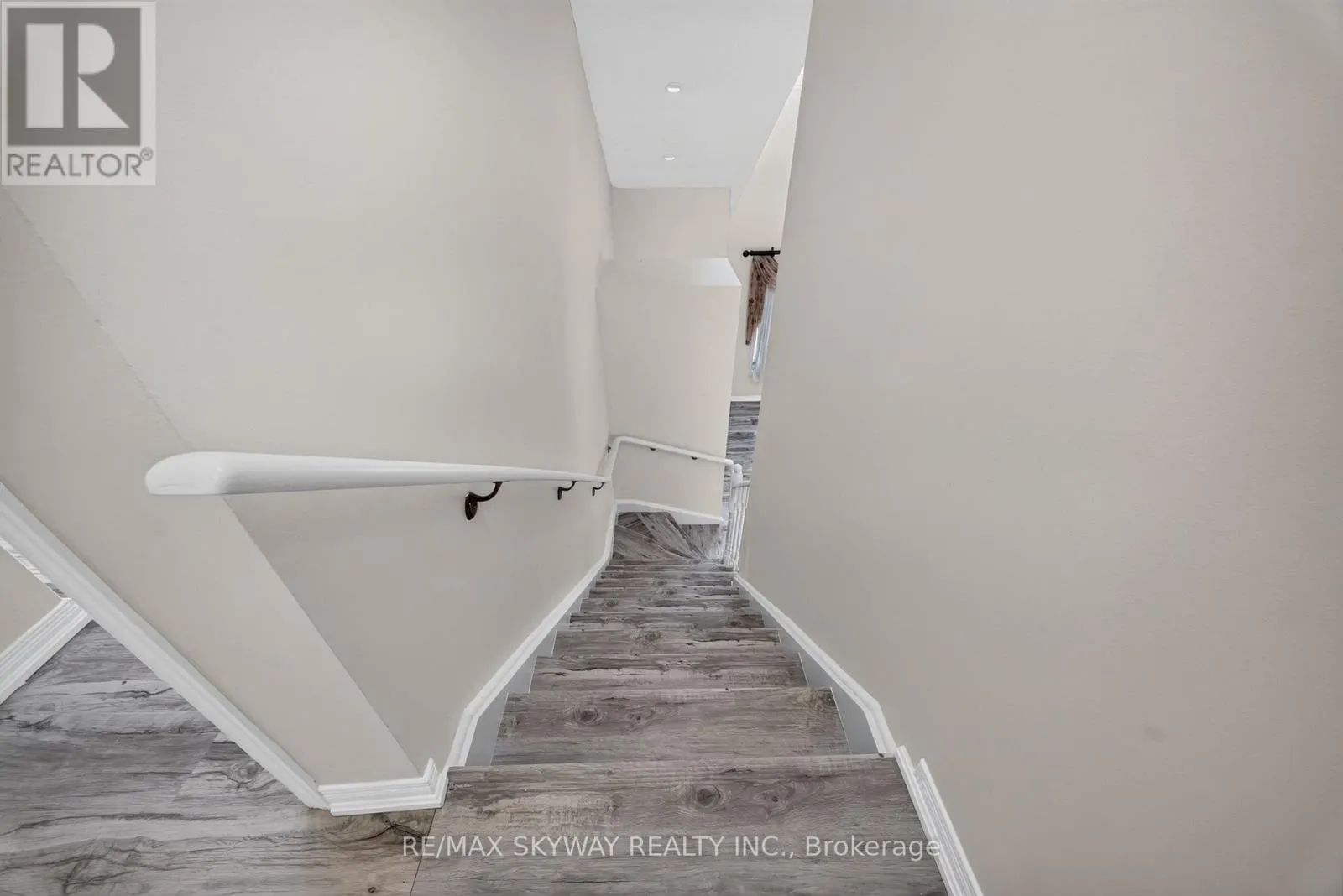 7 MADRONNA GARDENS