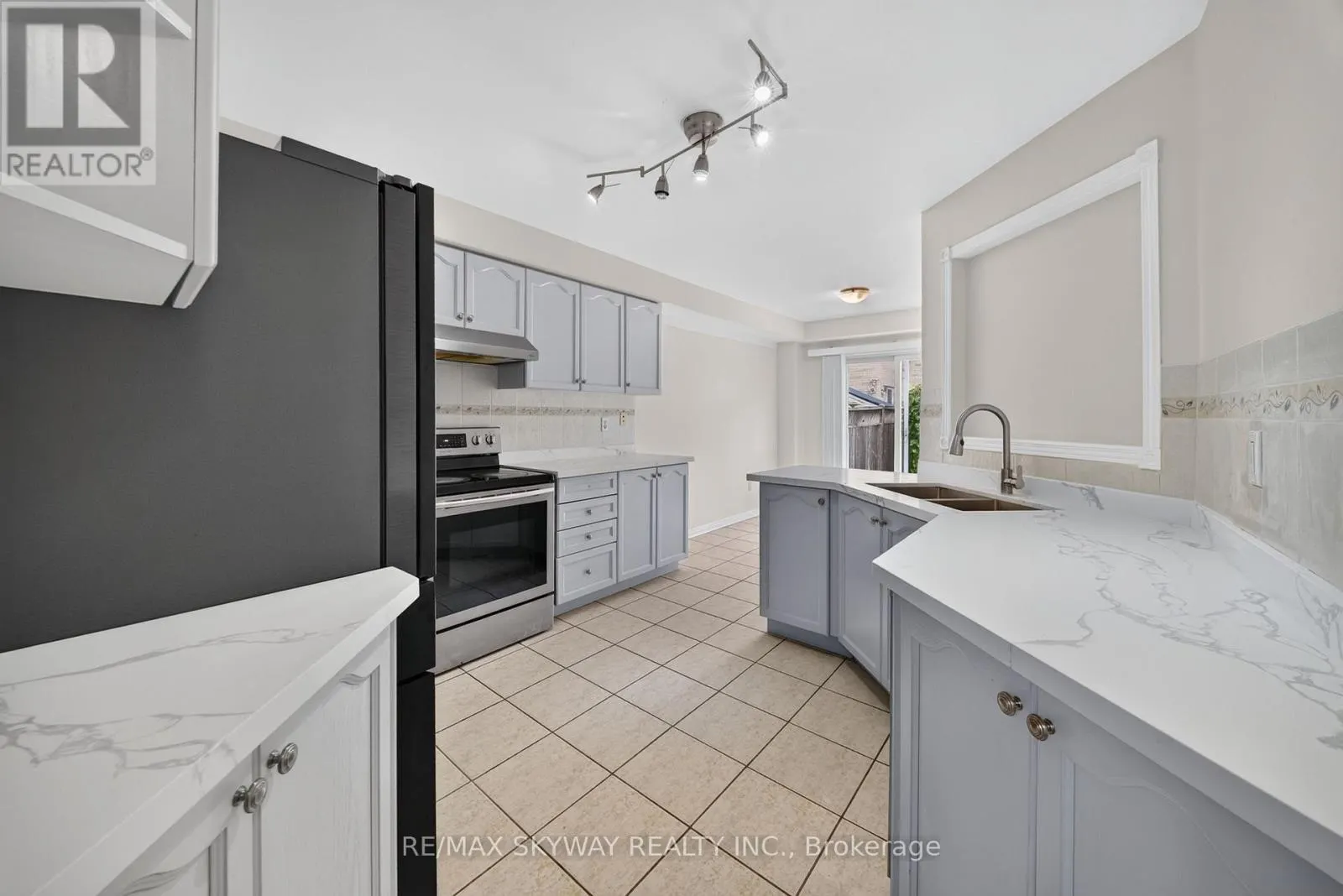 7 MADRONNA GARDENS