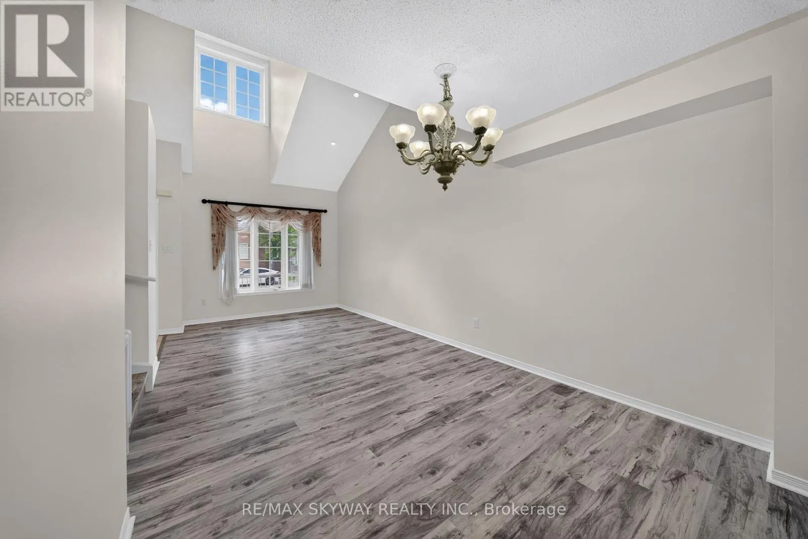 7 MADRONNA GARDENS
