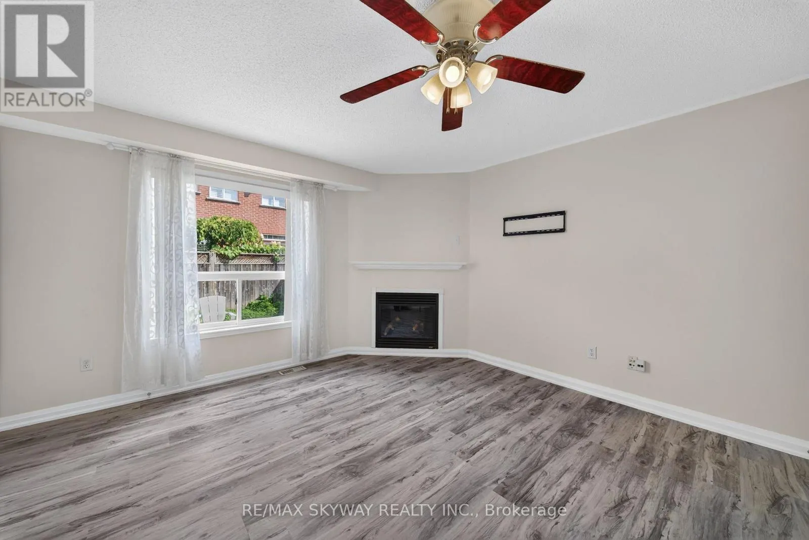 7 MADRONNA GARDENS