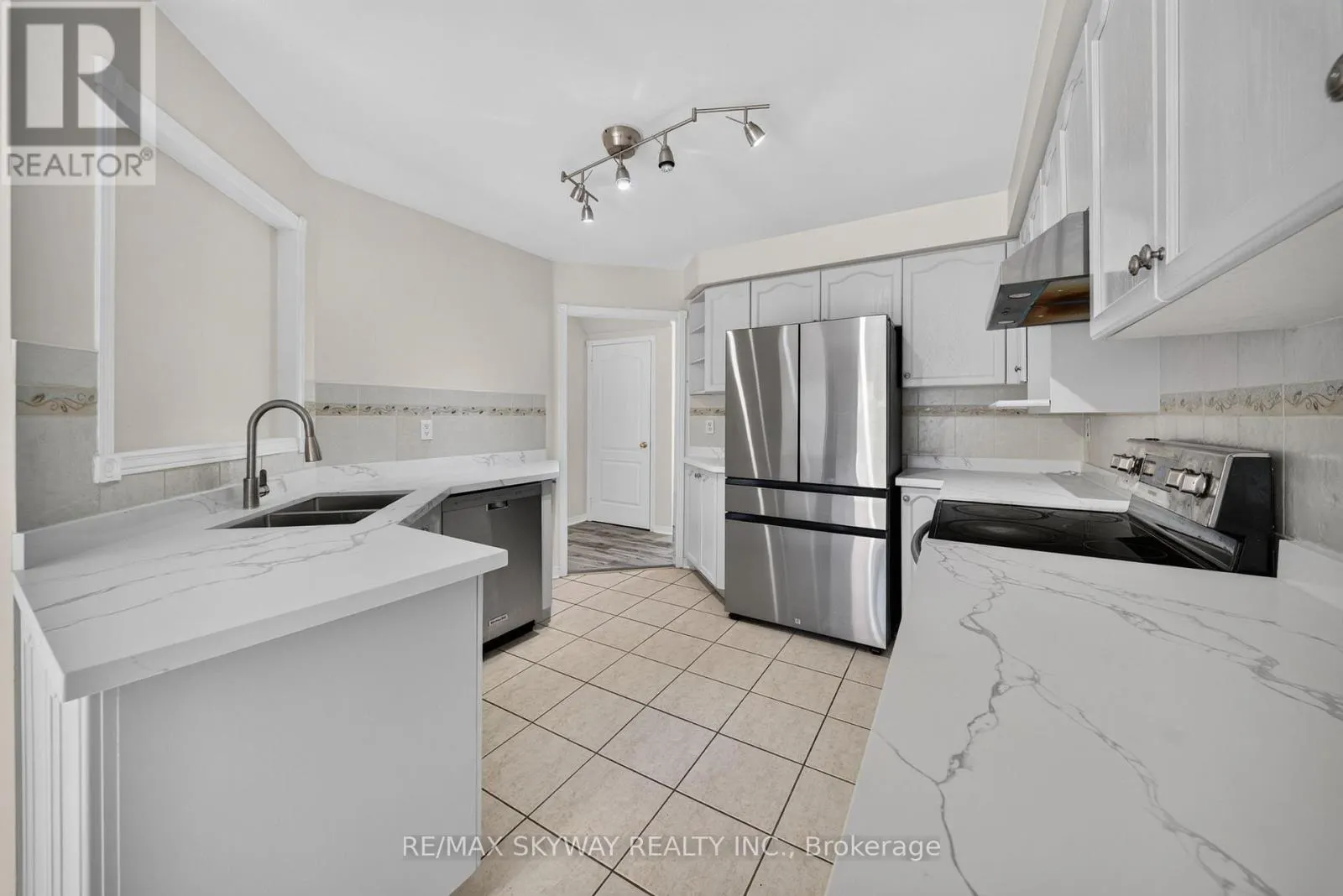 7 MADRONNA GARDENS