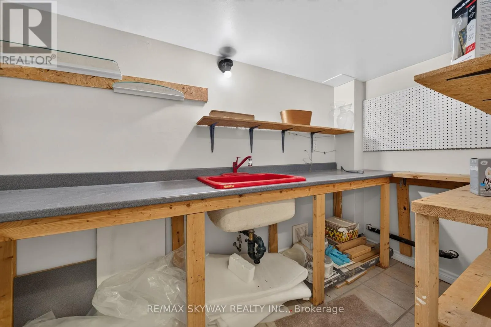 7 MADRONNA GARDENS