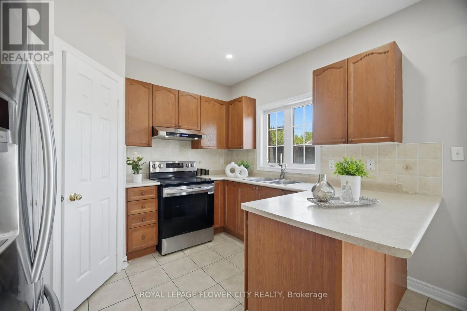 56 LAURENTIDE CRESCENT