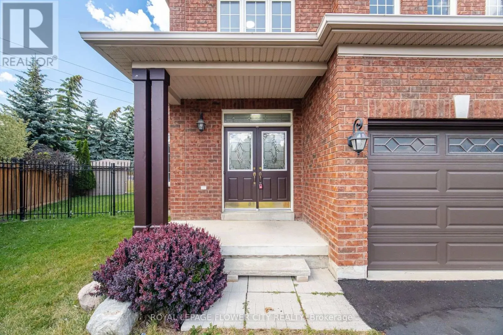 56 LAURENTIDE CRESCENT