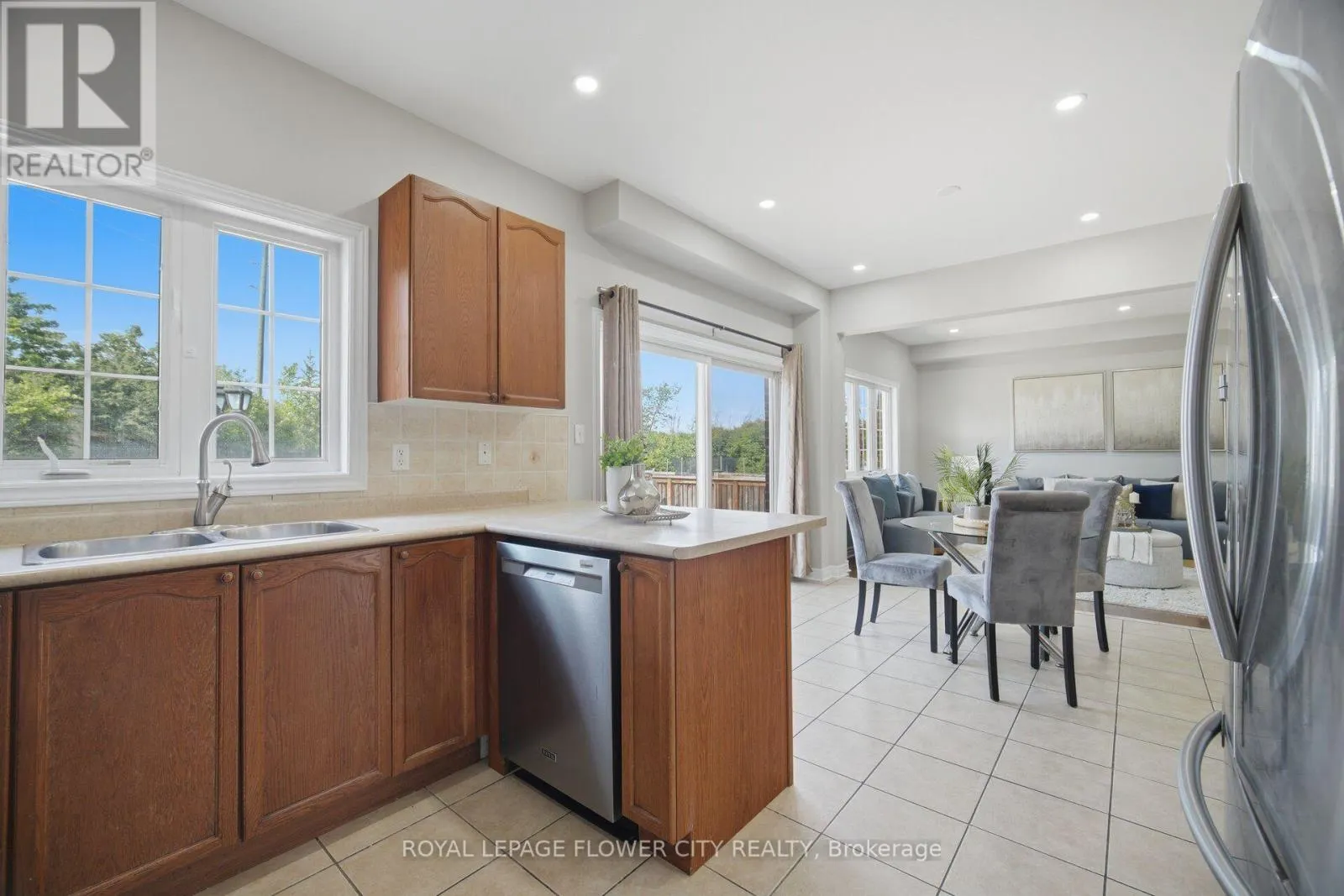 56 LAURENTIDE CRESCENT