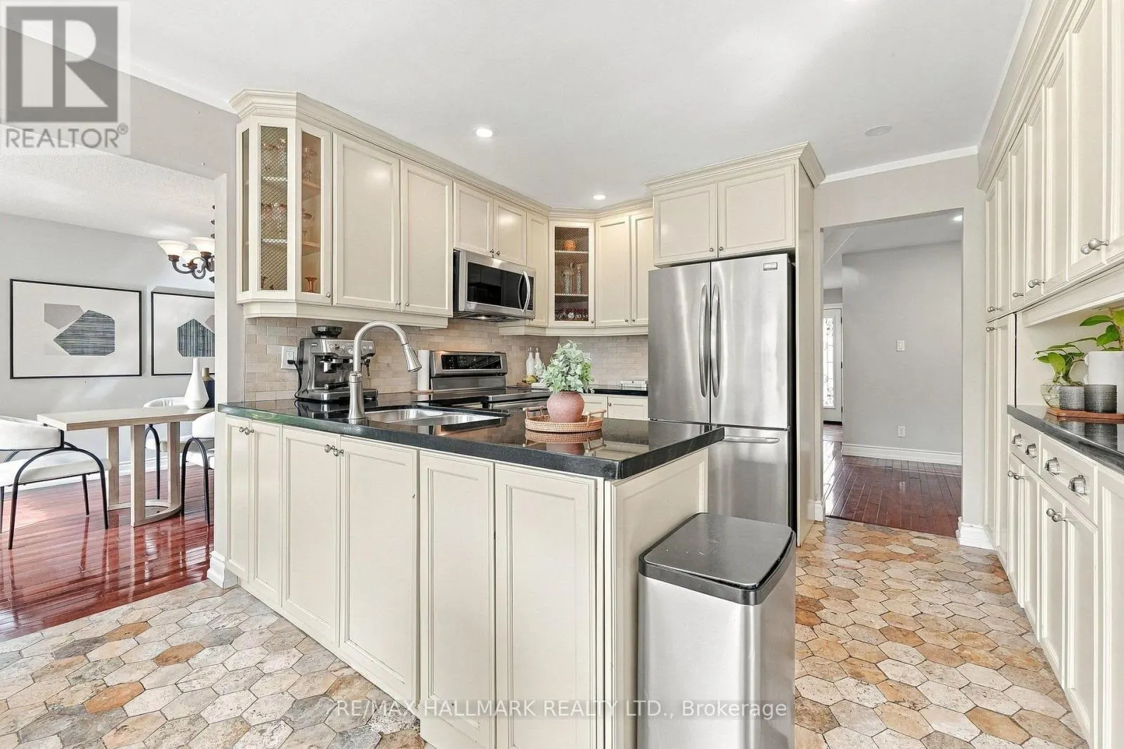 1246 WINTERBOURNE DRIVE