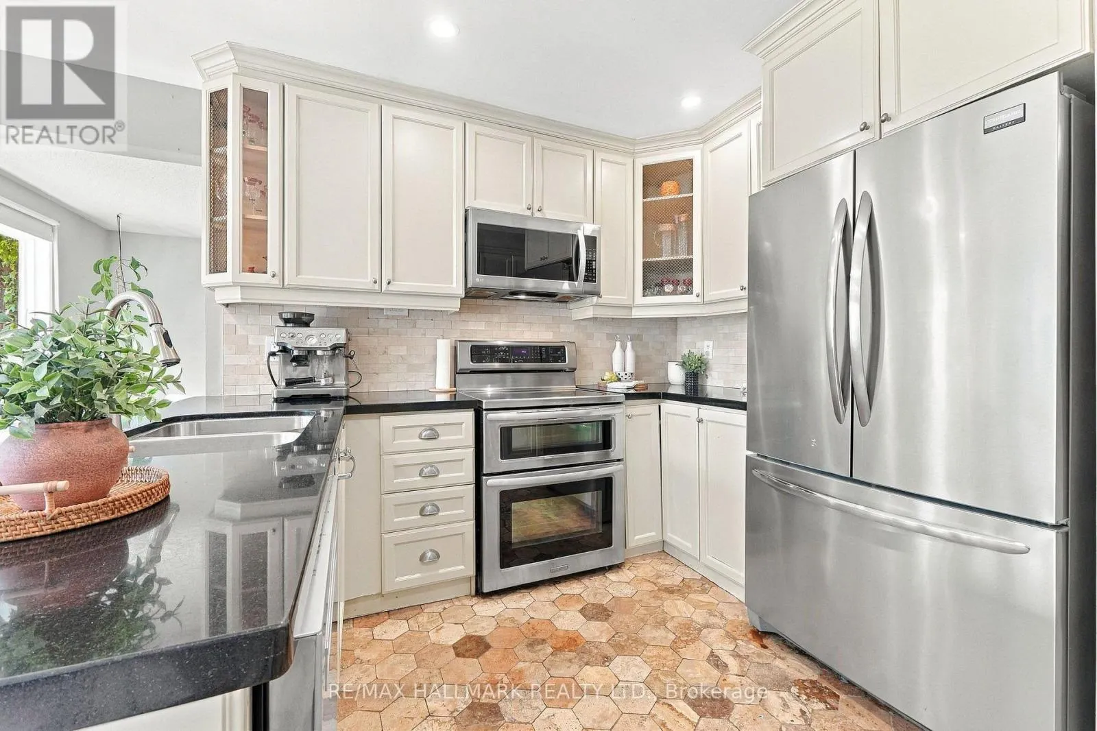 1246 WINTERBOURNE DRIVE
