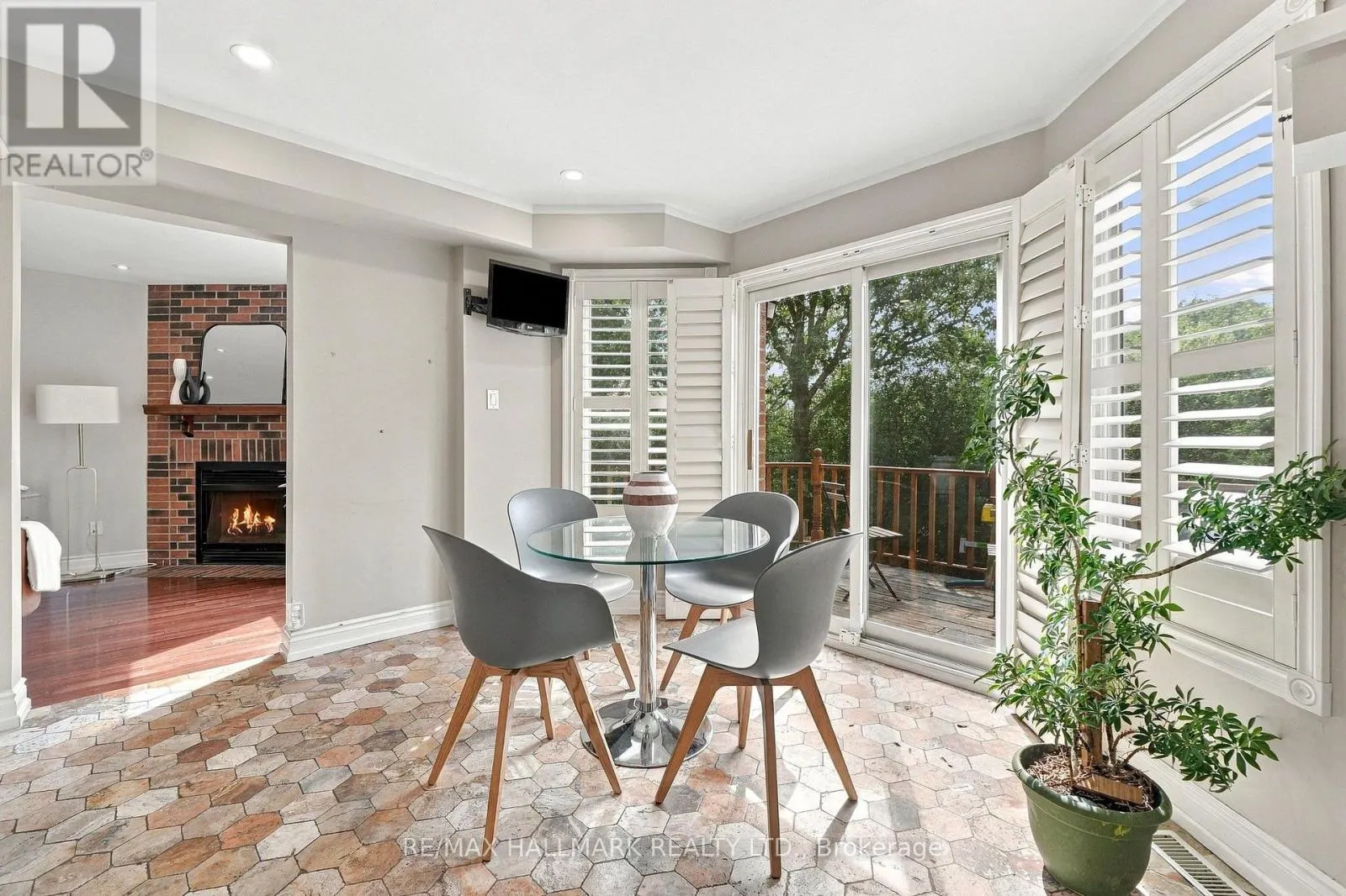 1246 WINTERBOURNE DRIVE