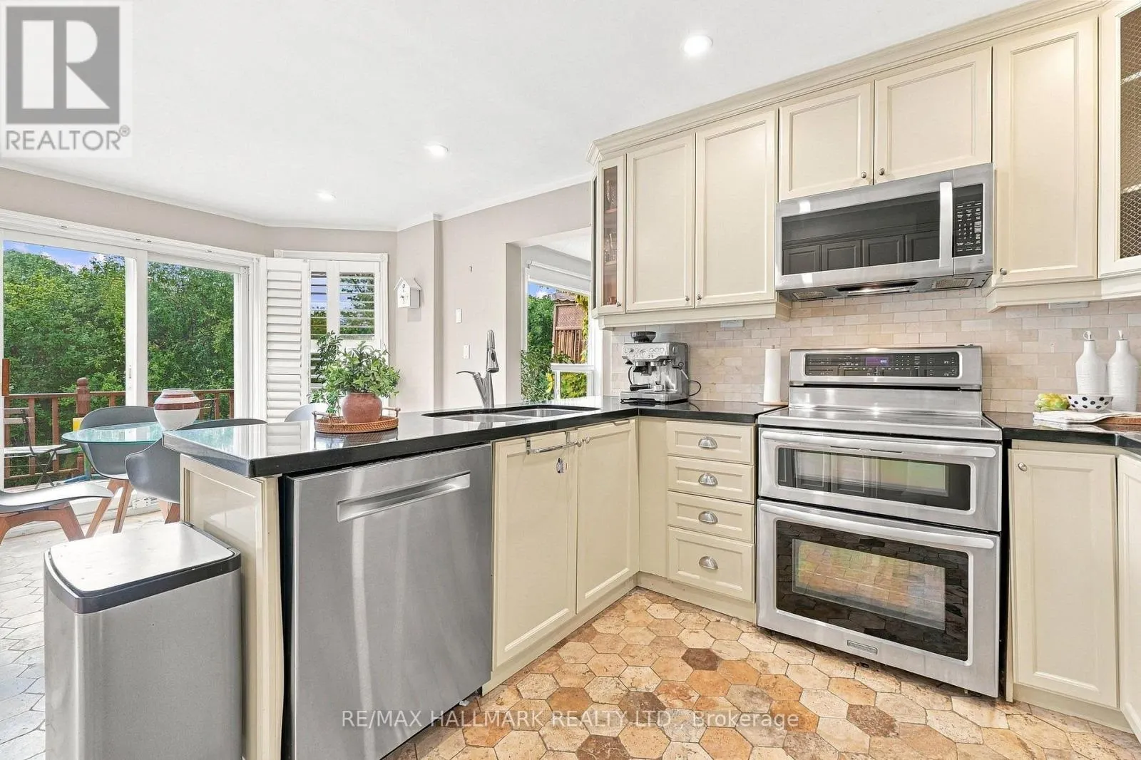 1246 WINTERBOURNE DRIVE