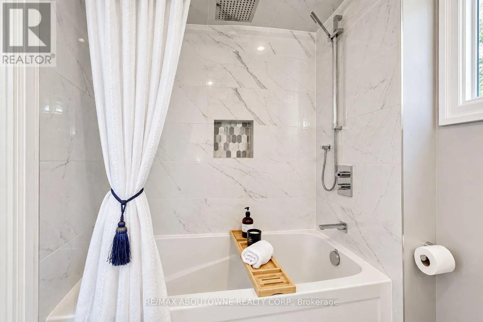 3668 COLONIAL DRIVE