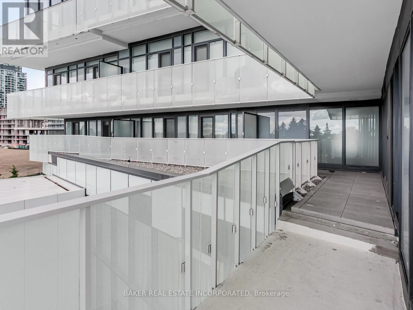213 - 3883 QUARTZ ROAD