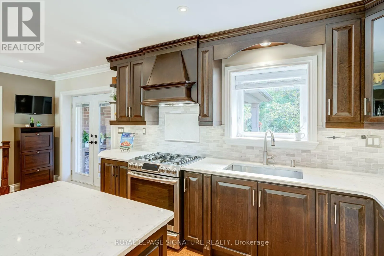 2544 SHARON CRESCENT