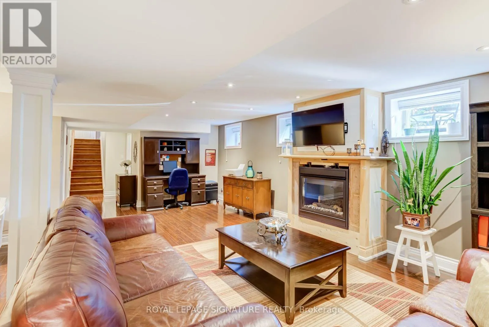 2544 SHARON CRESCENT
