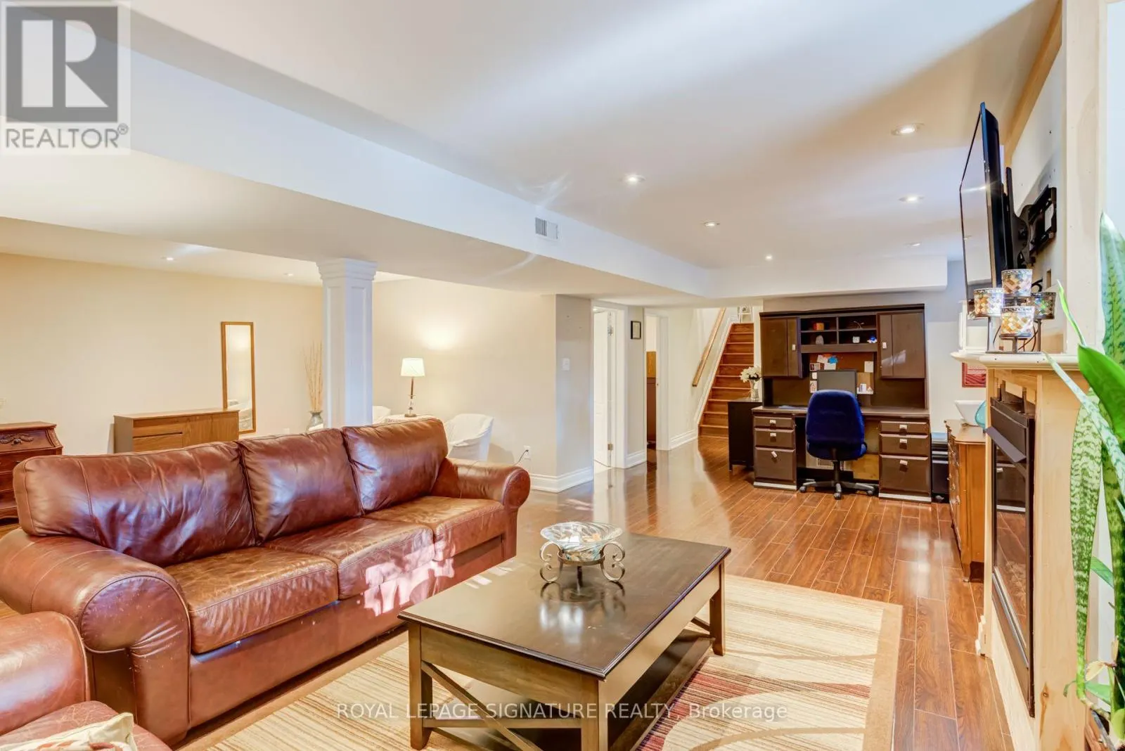 2544 SHARON CRESCENT