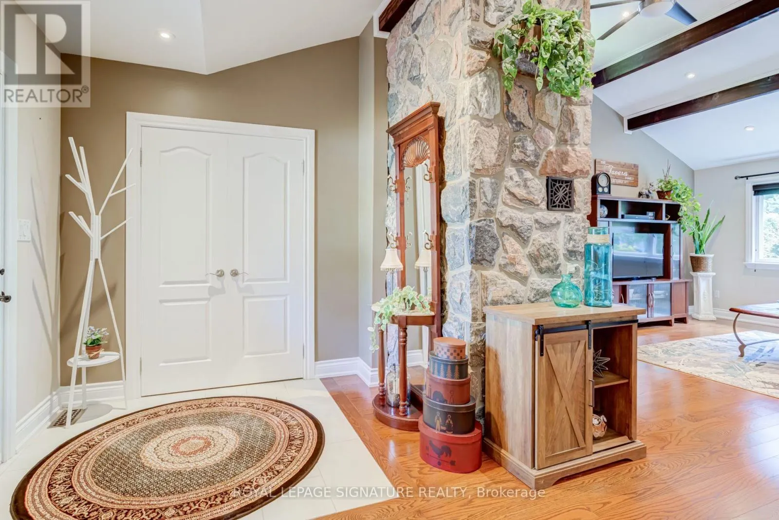 2544 SHARON CRESCENT
