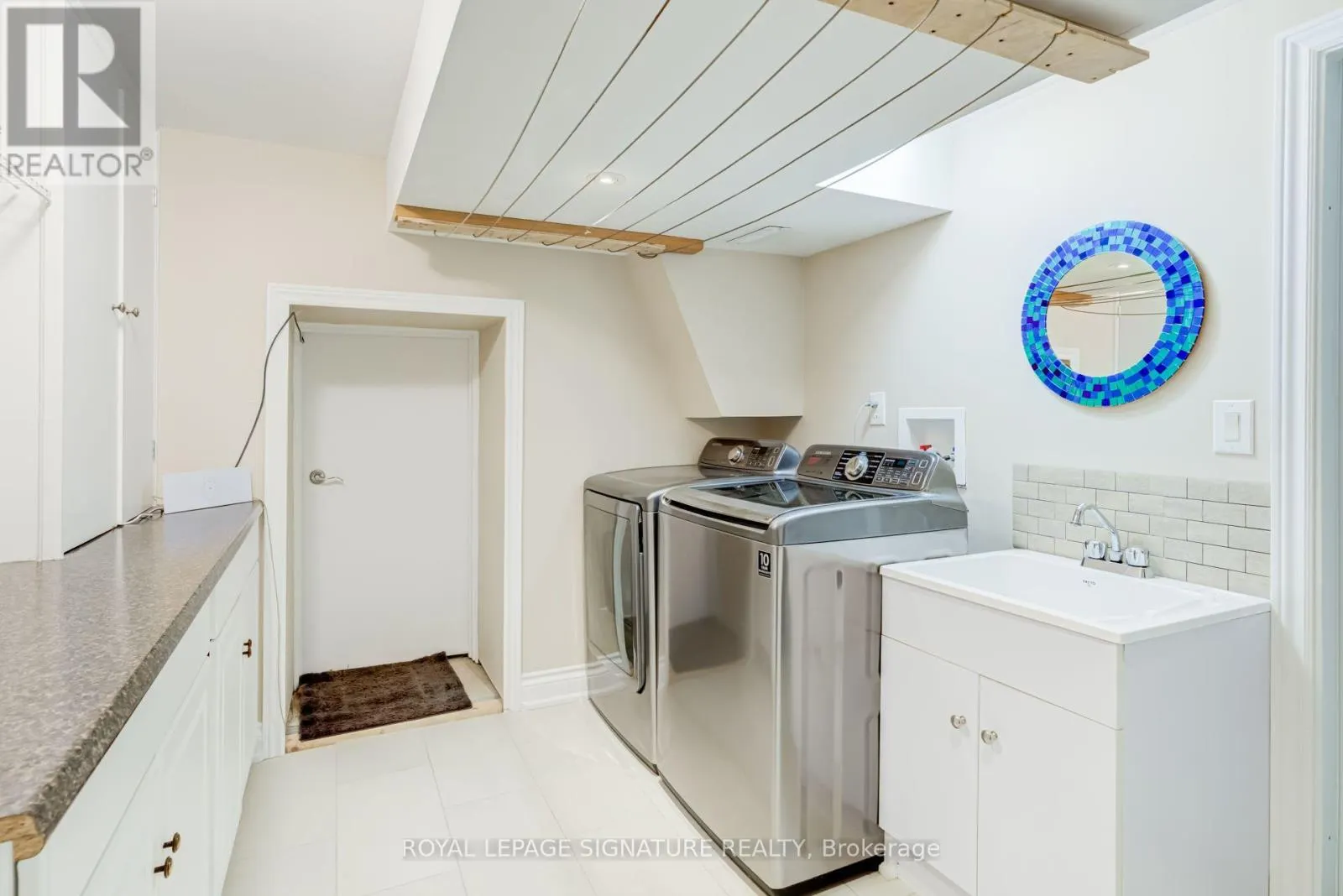 2544 SHARON CRESCENT