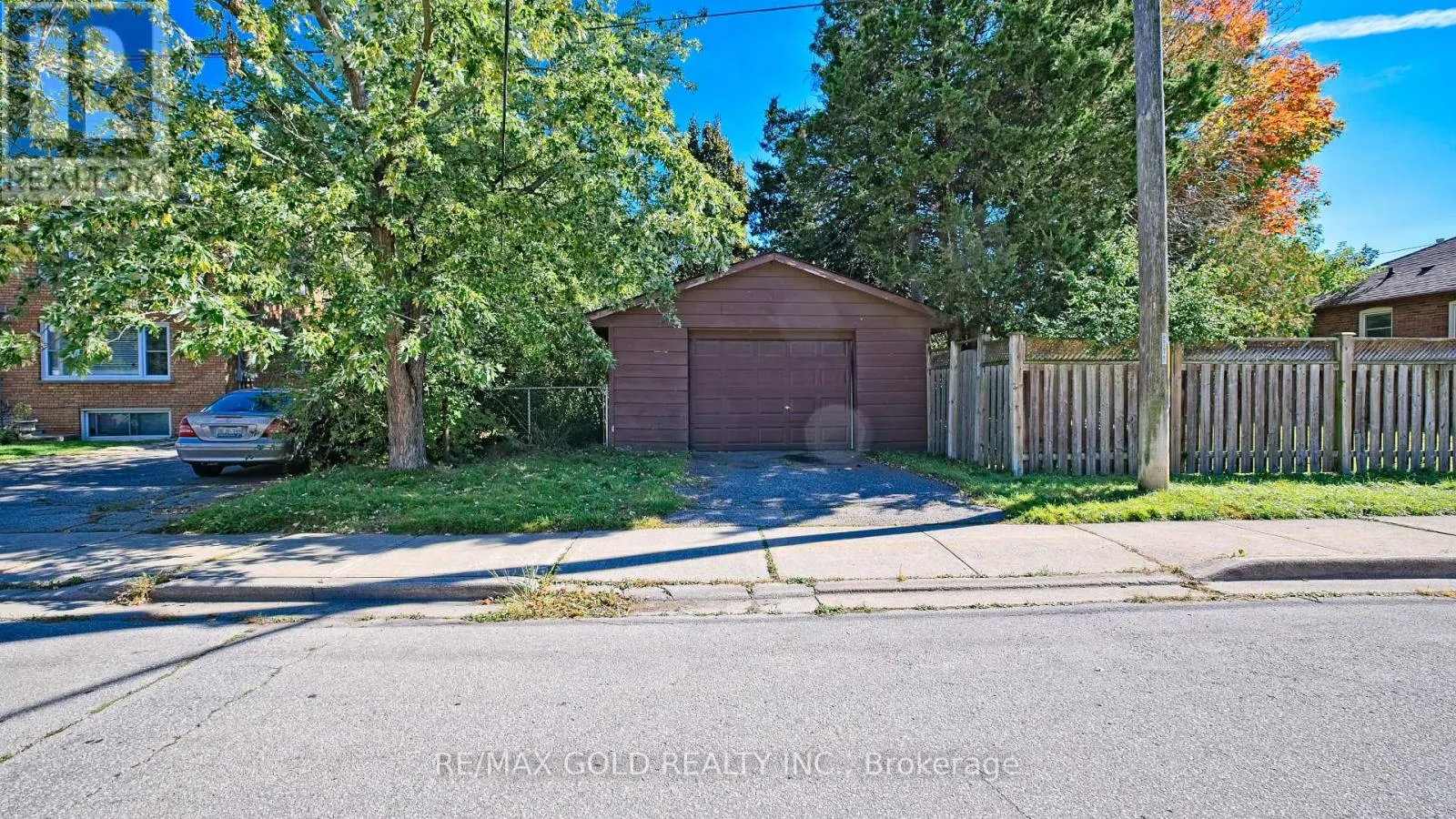 11 PINE AVENUE N