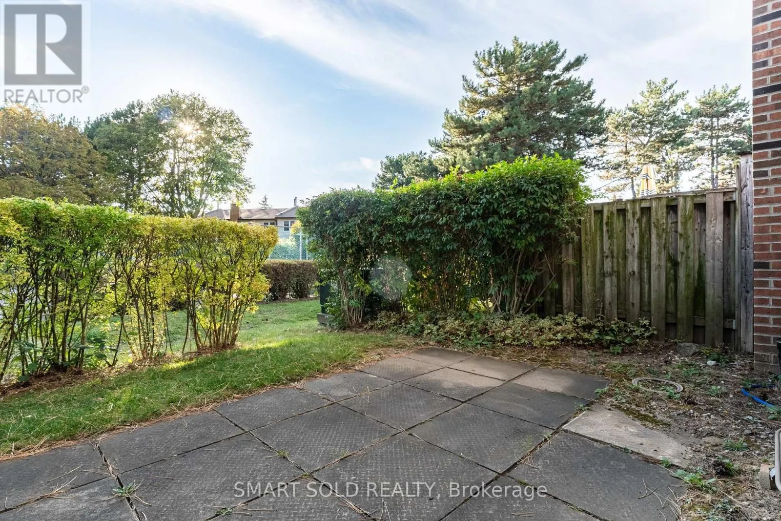32 - 2120 RATHBURN ROAD E