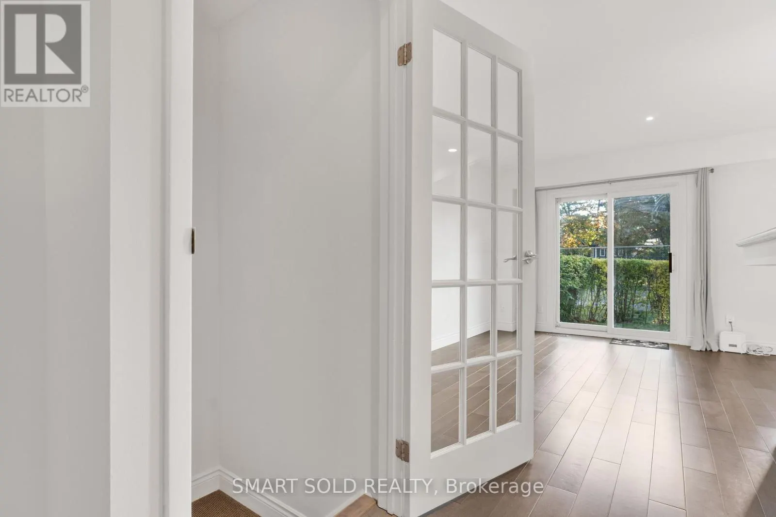 32 - 2120 RATHBURN ROAD E