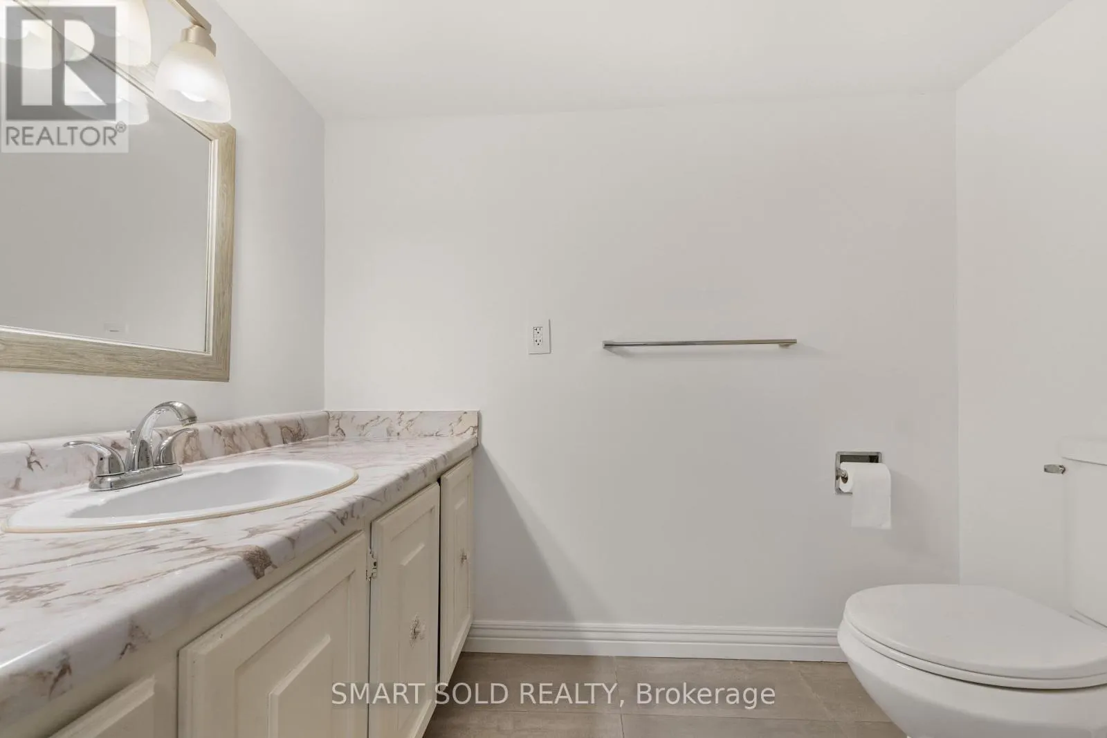 32 - 2120 RATHBURN ROAD E