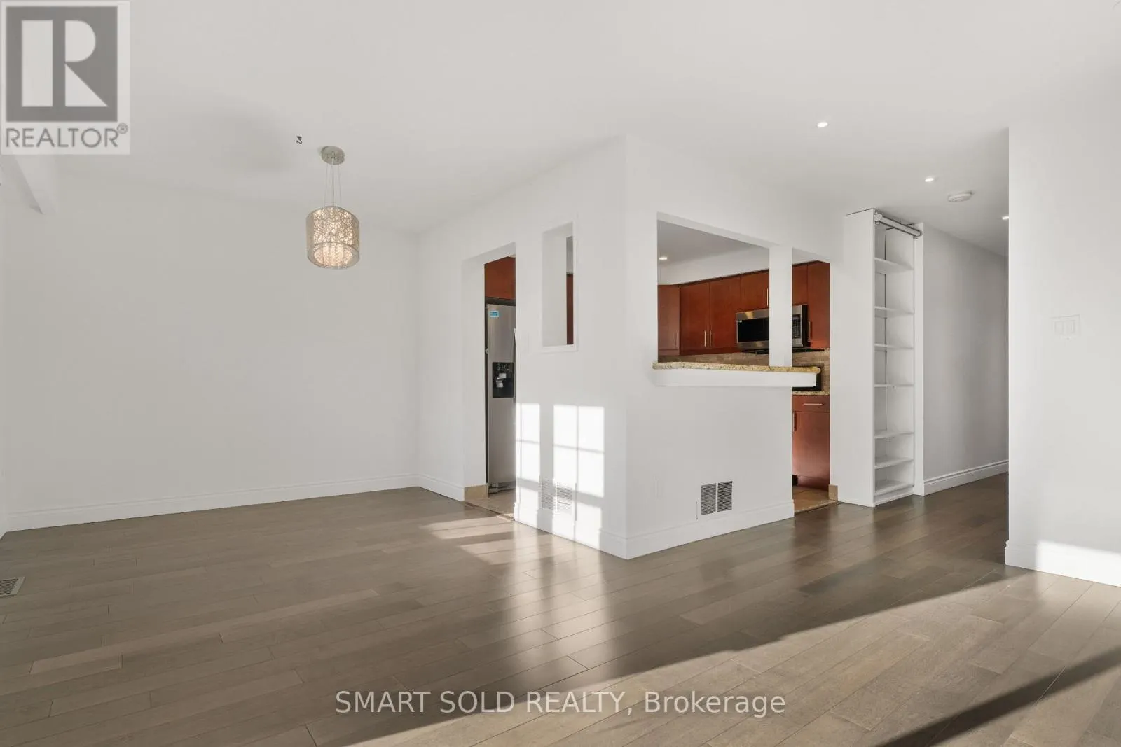 32 - 2120 RATHBURN ROAD E