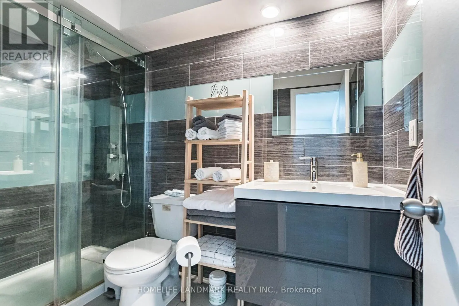 160 - 400 MISSISSAUGA VALLEY BOULEVARD
