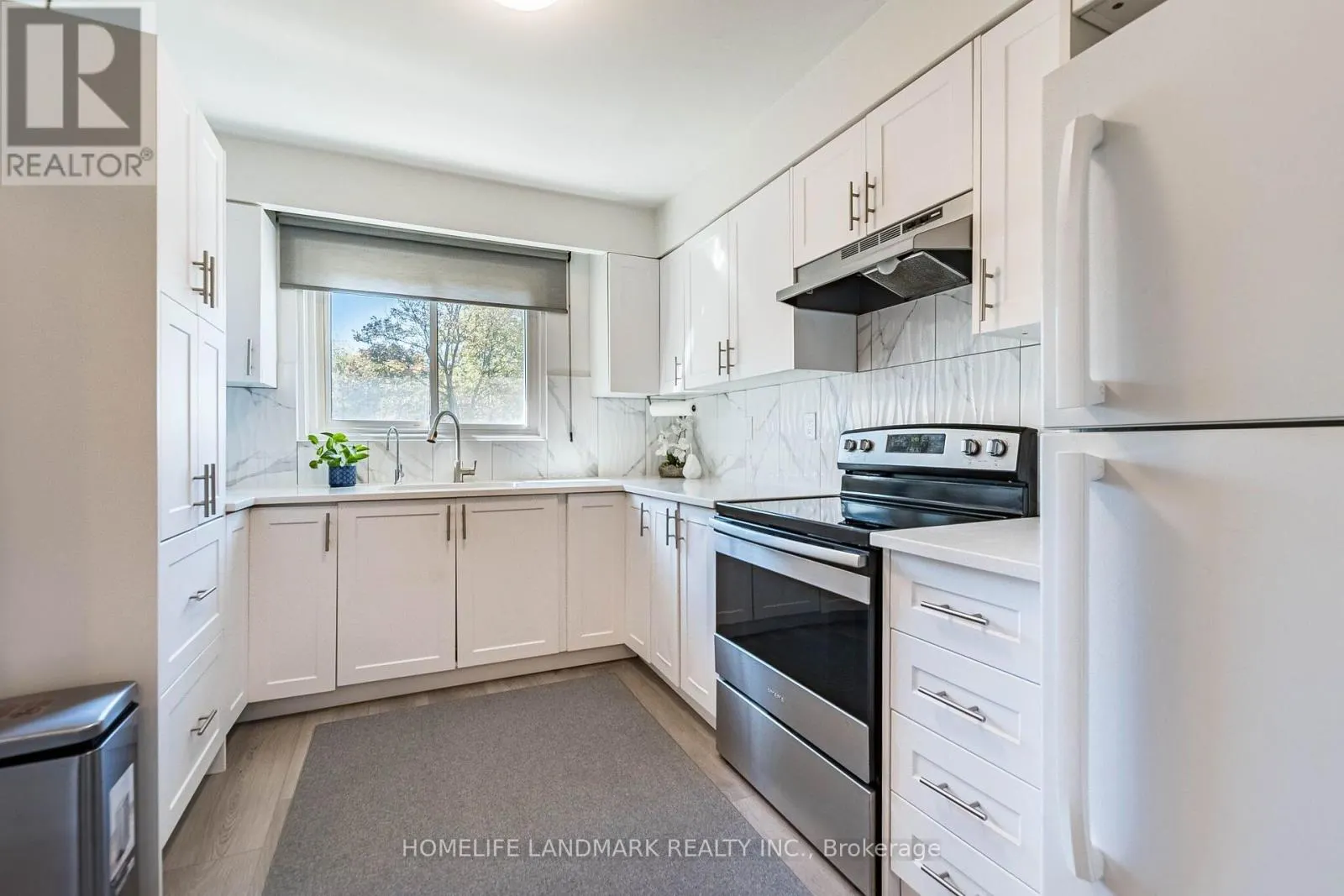 160 - 400 MISSISSAUGA VALLEY BOULEVARD