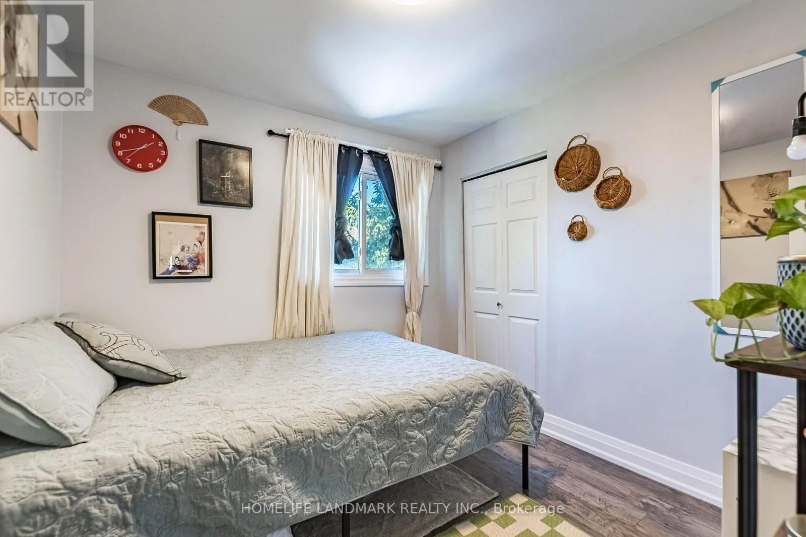 160 - 400 MISSISSAUGA VALLEY BOULEVARD